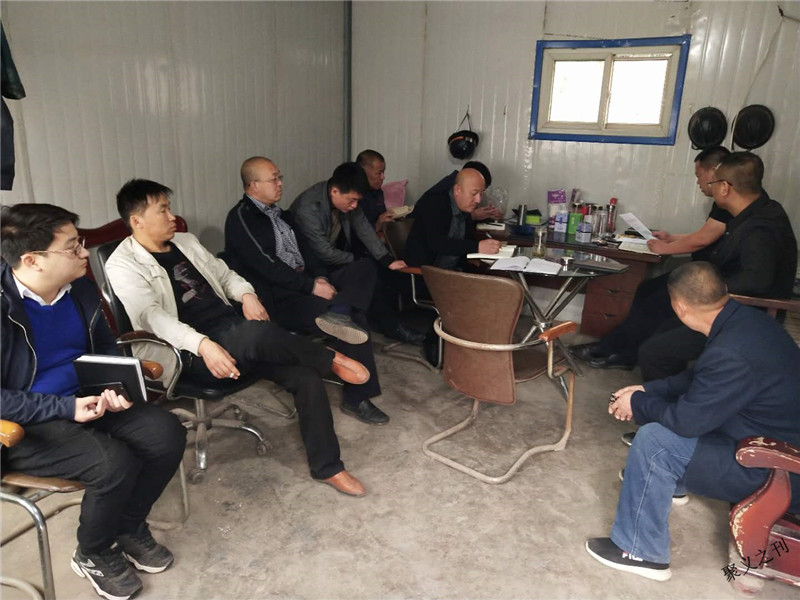 3.20石膏建材利用班前會時間學(xué)習(xí)傳達(dá)公司紅頭文件精神。.jpg